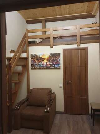 Отель Готельний комплекс WindHill Киев Трехместный номер Делюкс-2